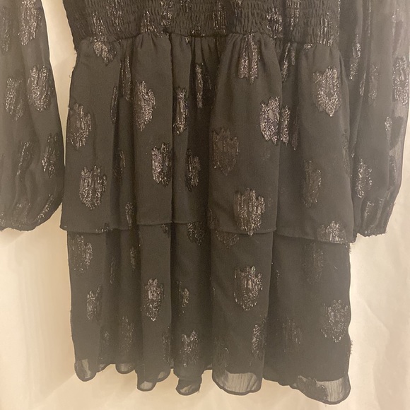 Beautiful flowy dress, long sleeves, very flattering - Picture 5 of 5